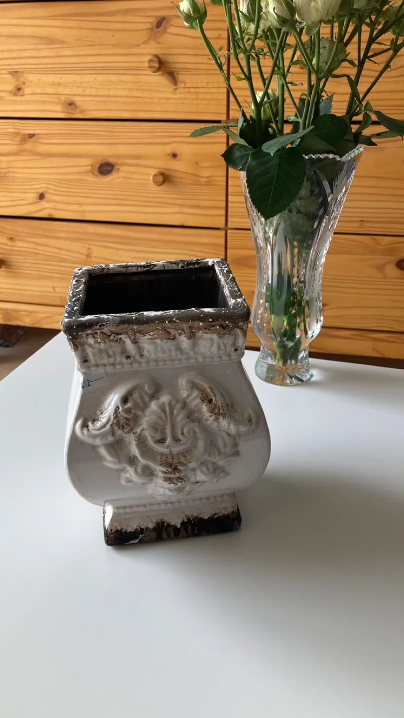 White Ceramic vase image indicator(5)