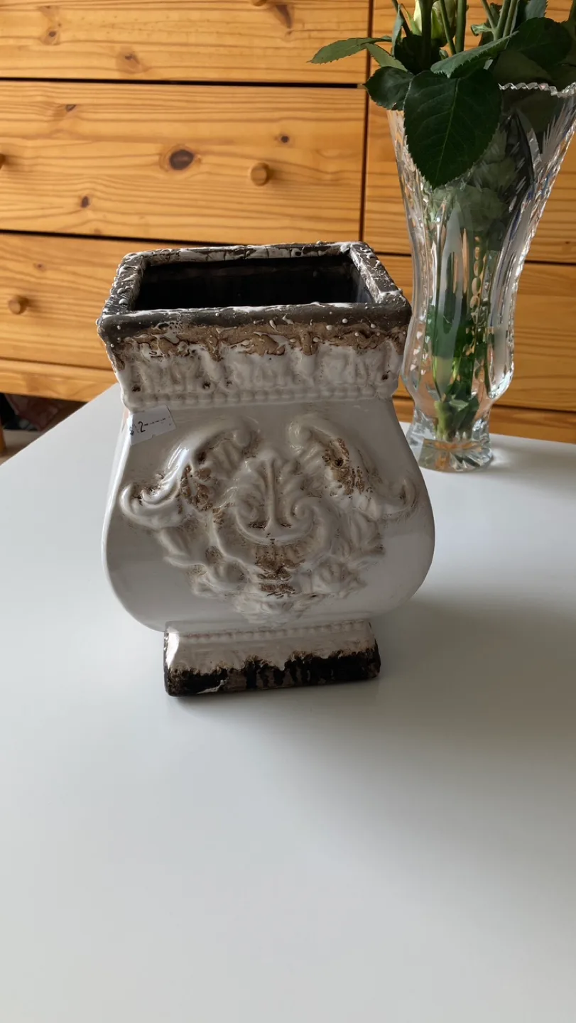 White Ceramic vase image indicator(4)