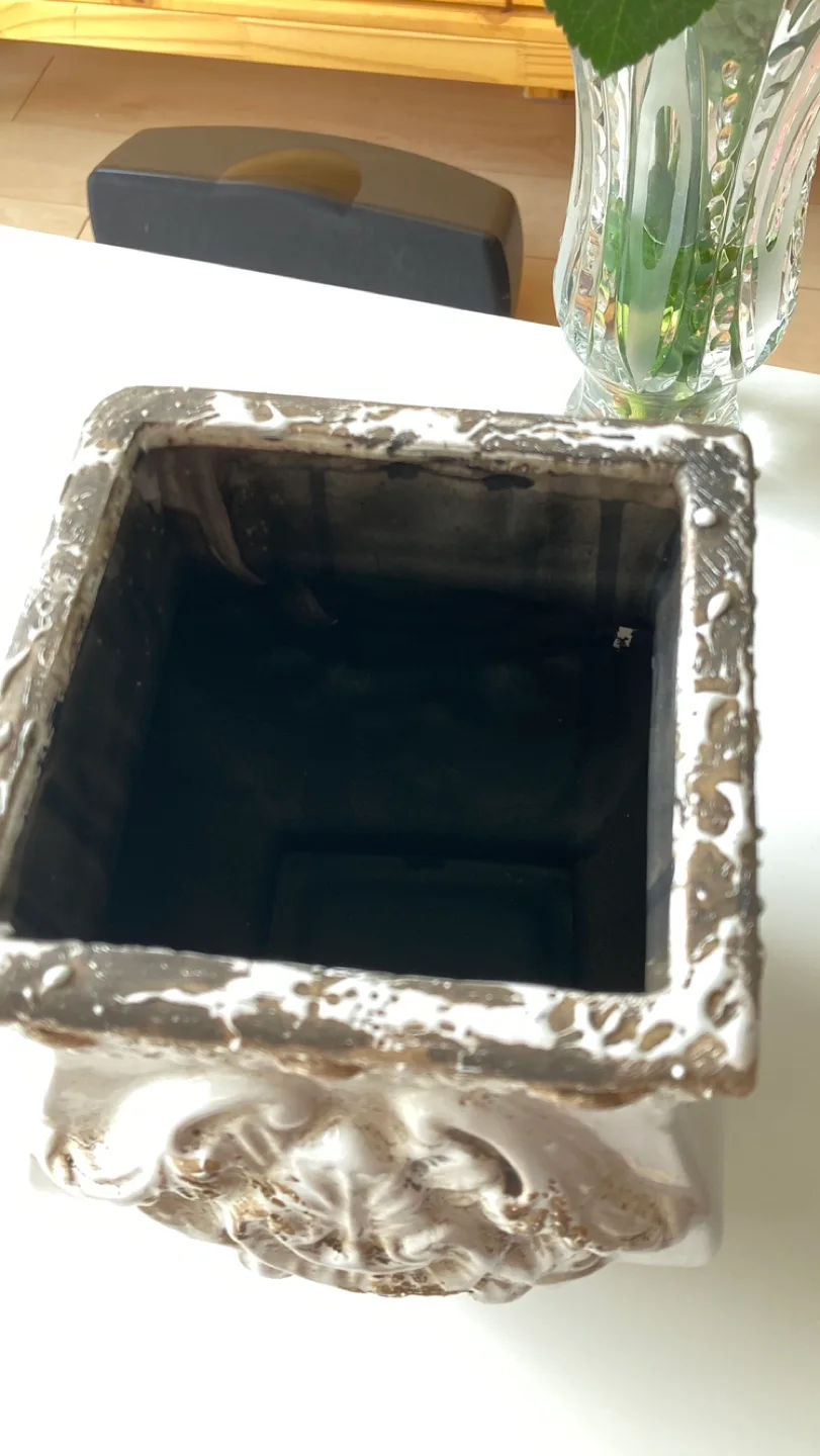 White Ceramic vase image indicator(8)