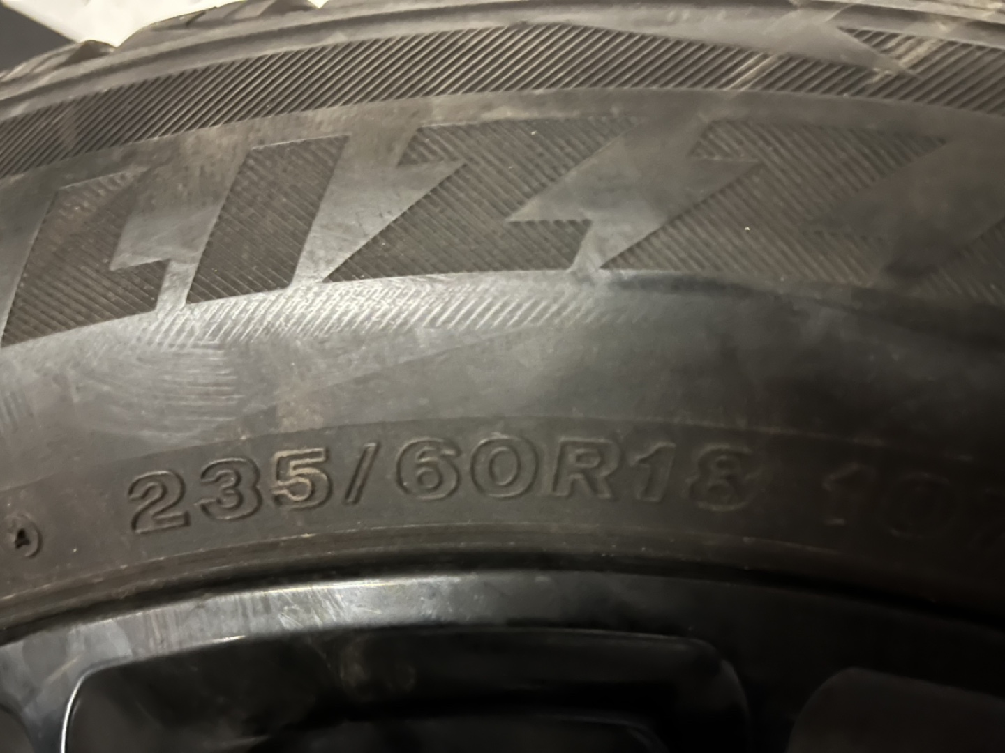 235/60R18 Bridgestone winter tire with Hyundai alloy rim - photo 5