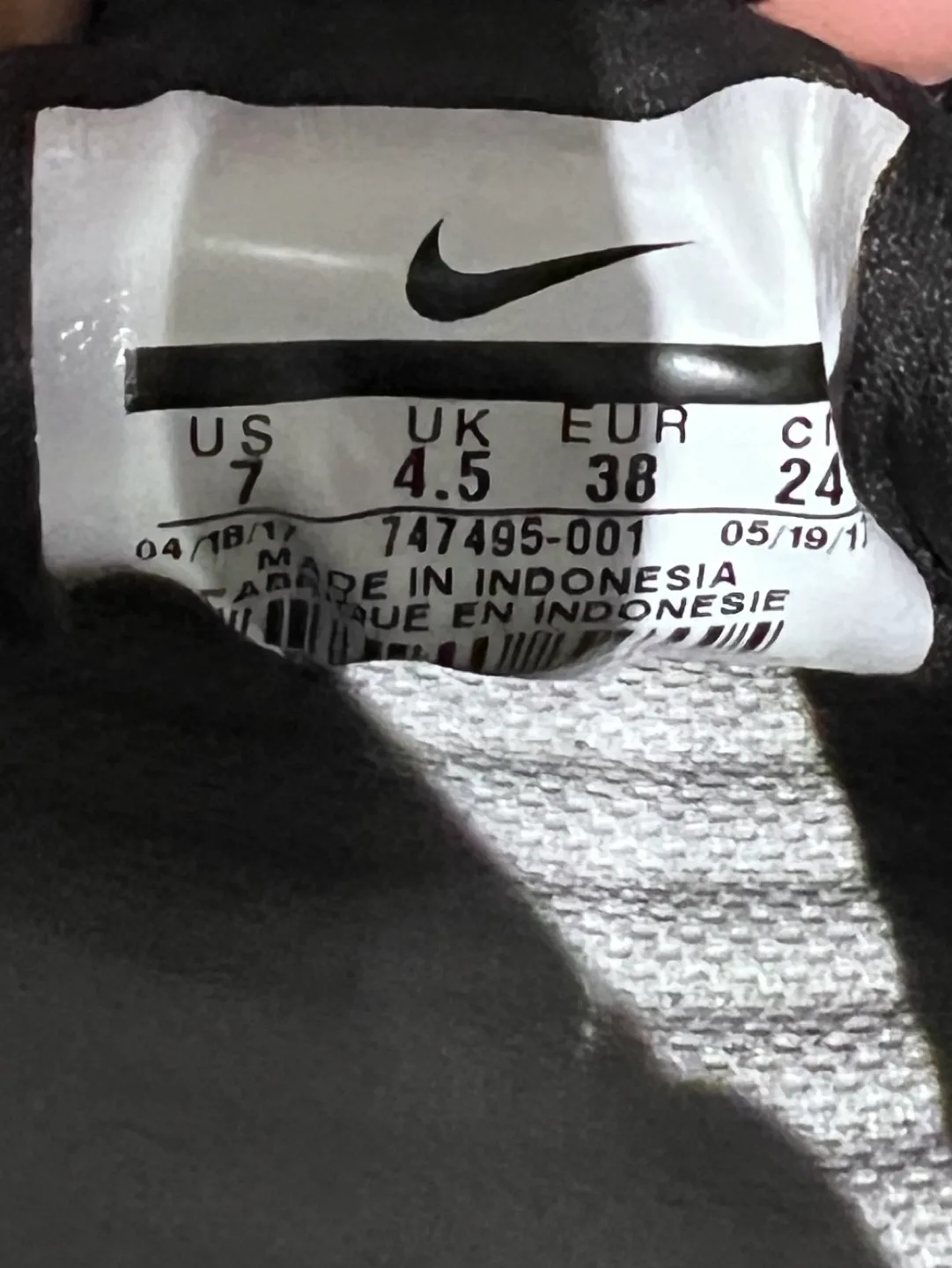 Nike Running Shoes Size 7 image indicator(5)