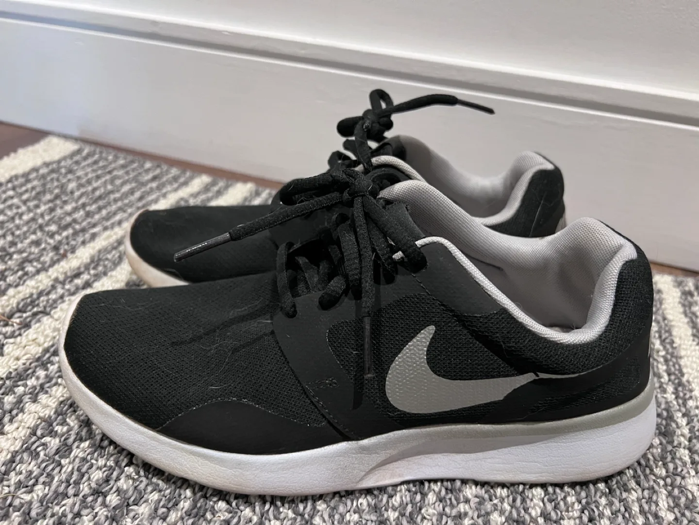 Nike Running Shoes Size 7 image indicator(3)