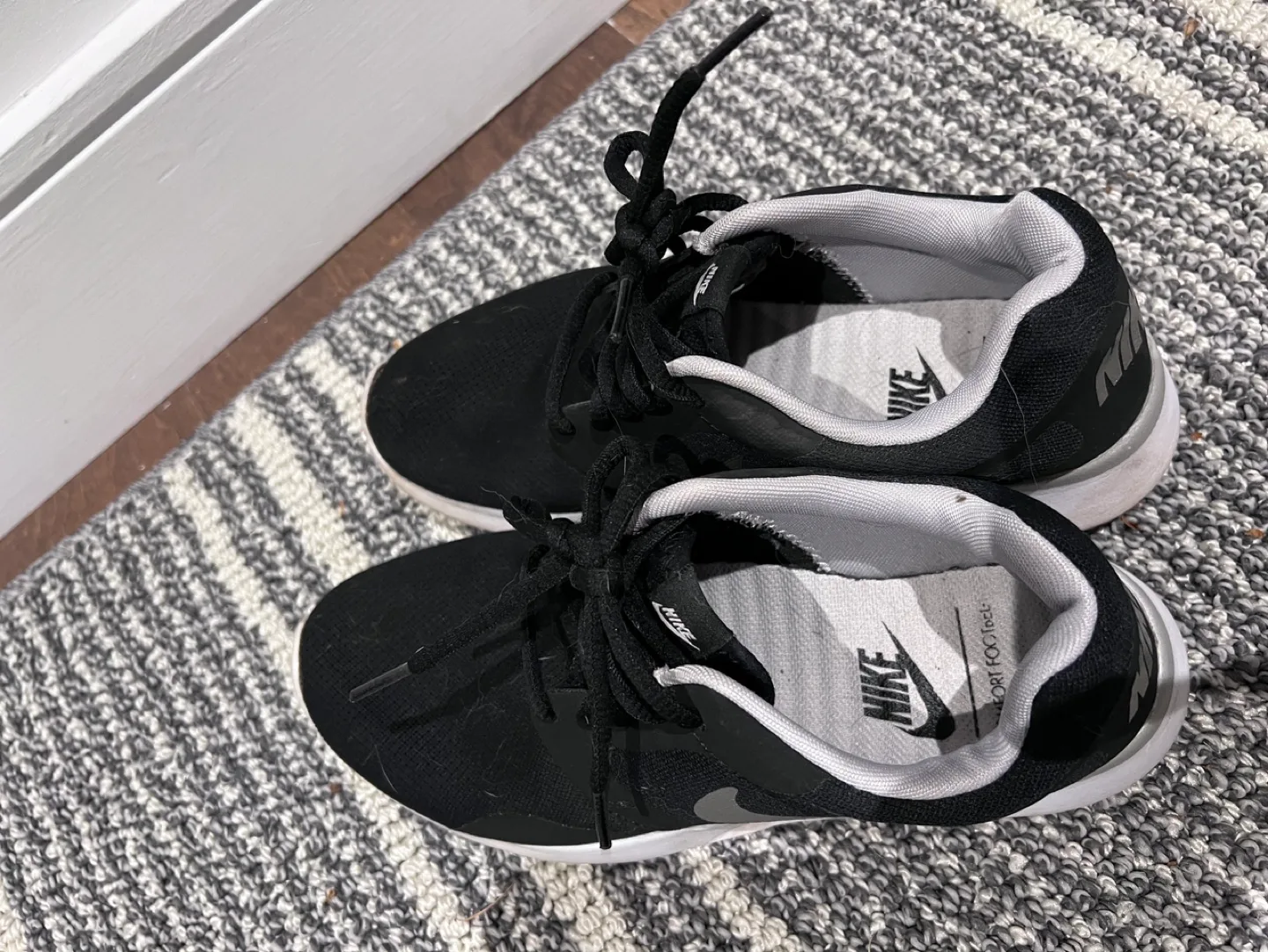 Nike Running Shoes Size 7 image indicator(4)