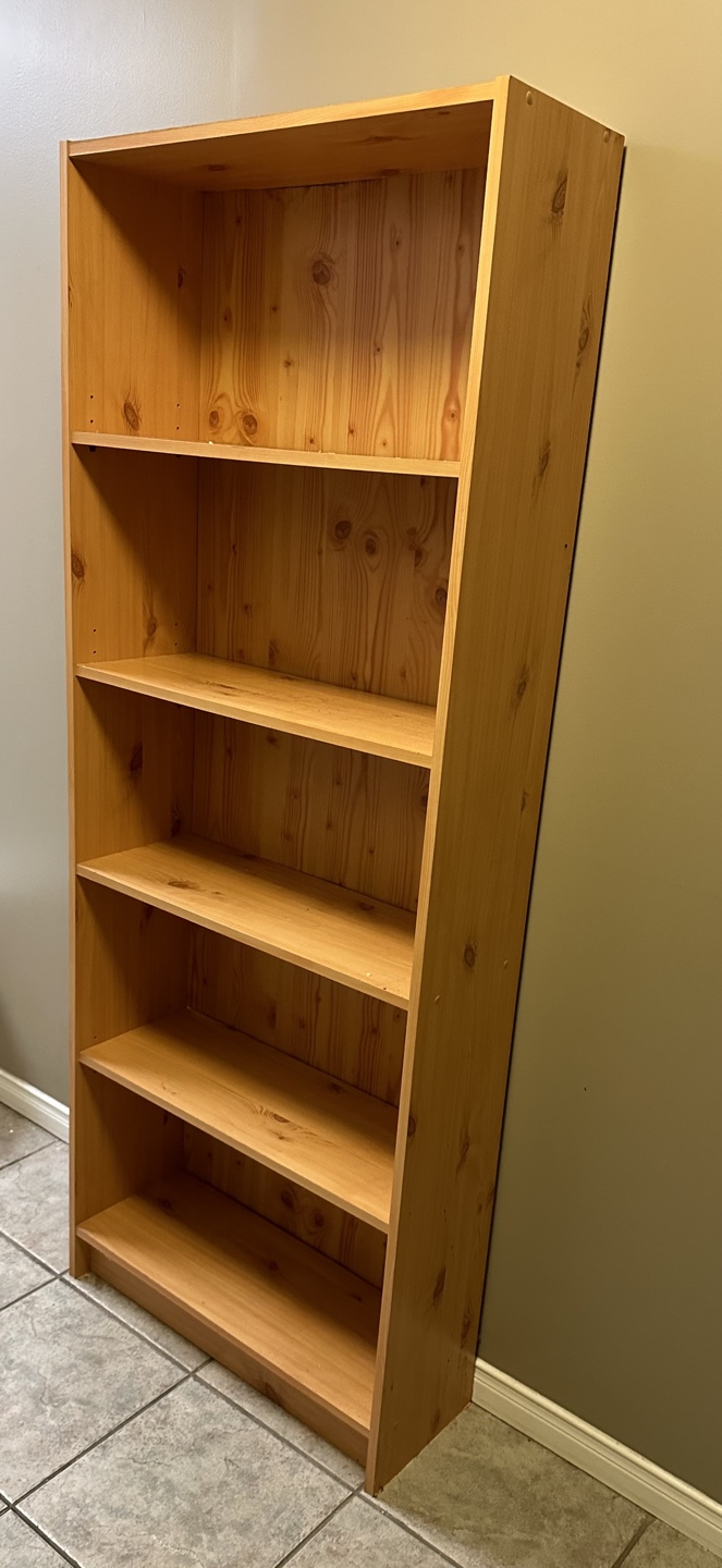 Bookcase with 4 shelves