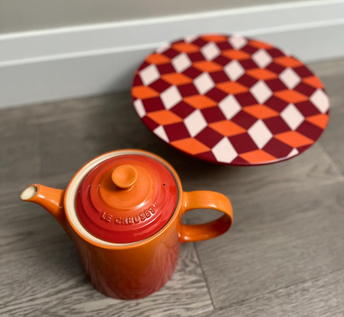 Le Creuset Teapot & Cake Stand Set thumbnail
