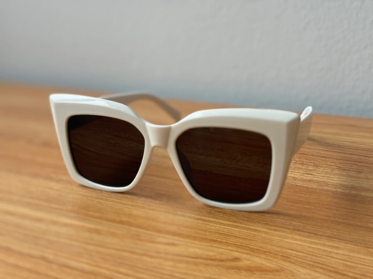 White Cat Eye Sunglasses image indicator(2)