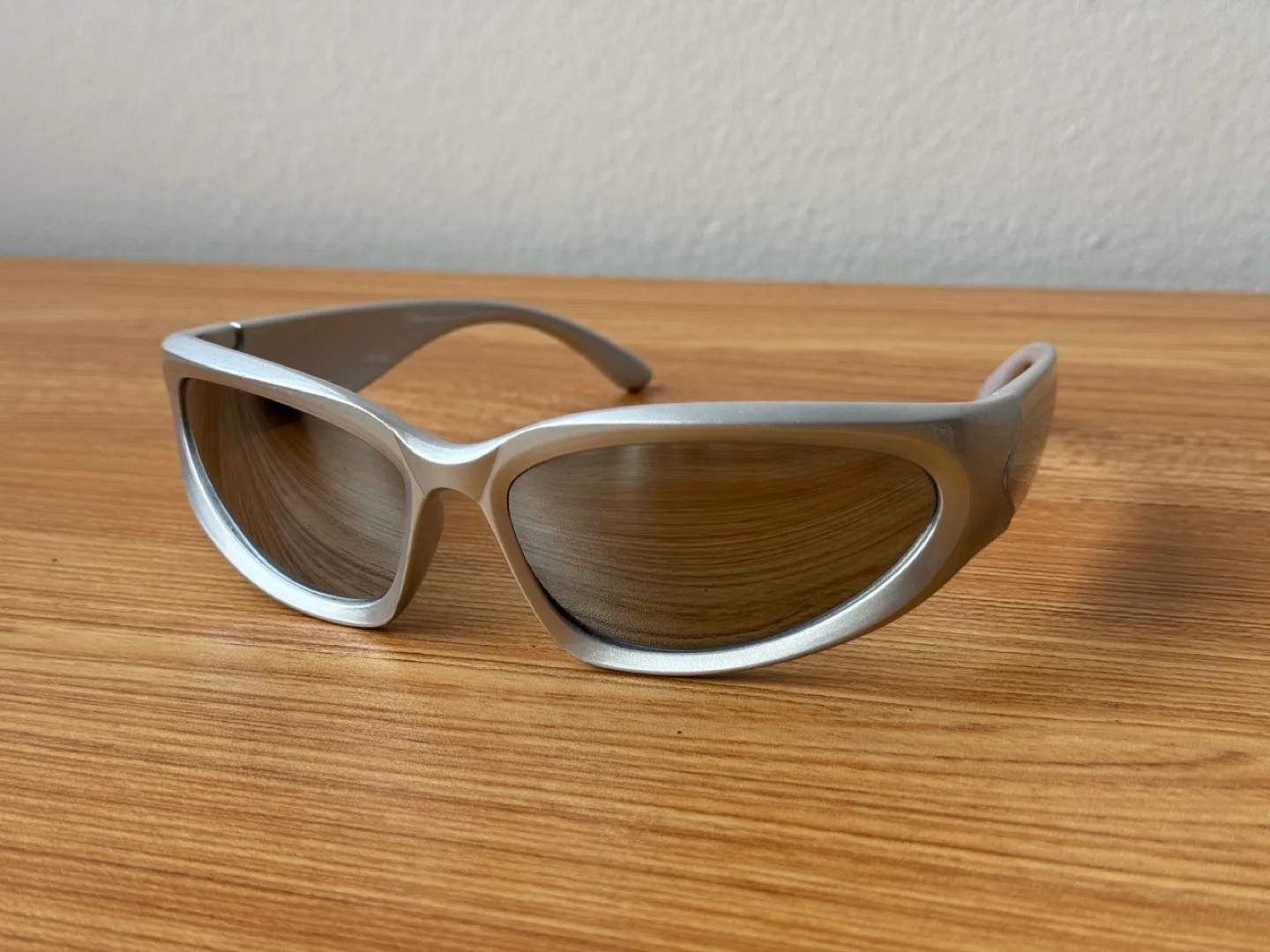 Silver Sunglasses image indicator(2)