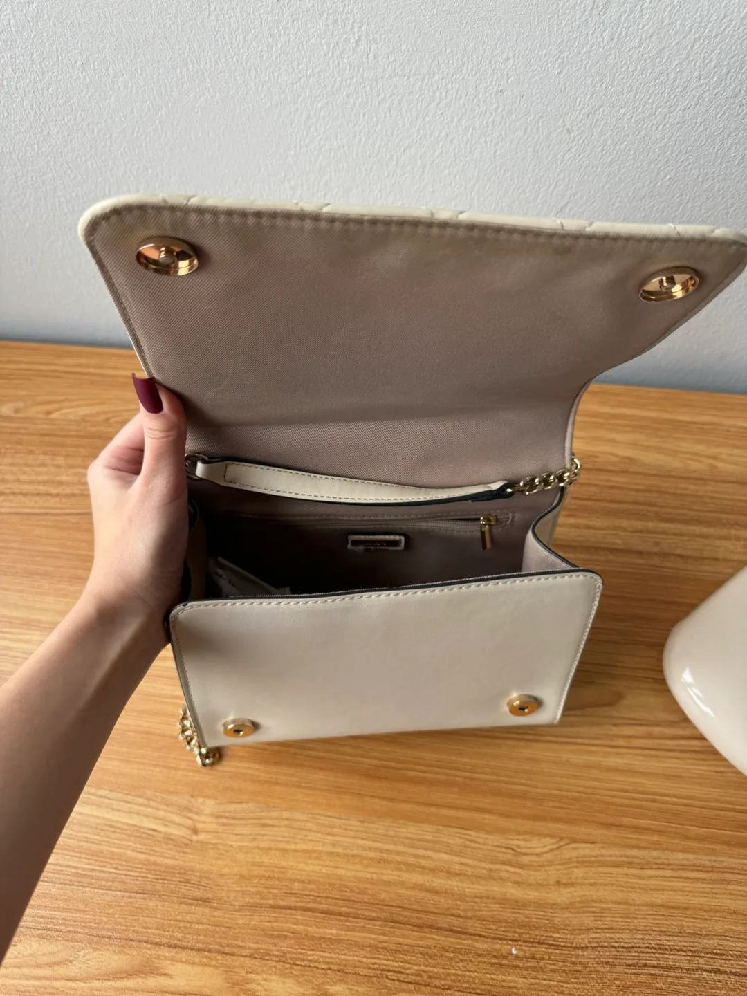 Beige Quilted Chain Bag image indicator(3)