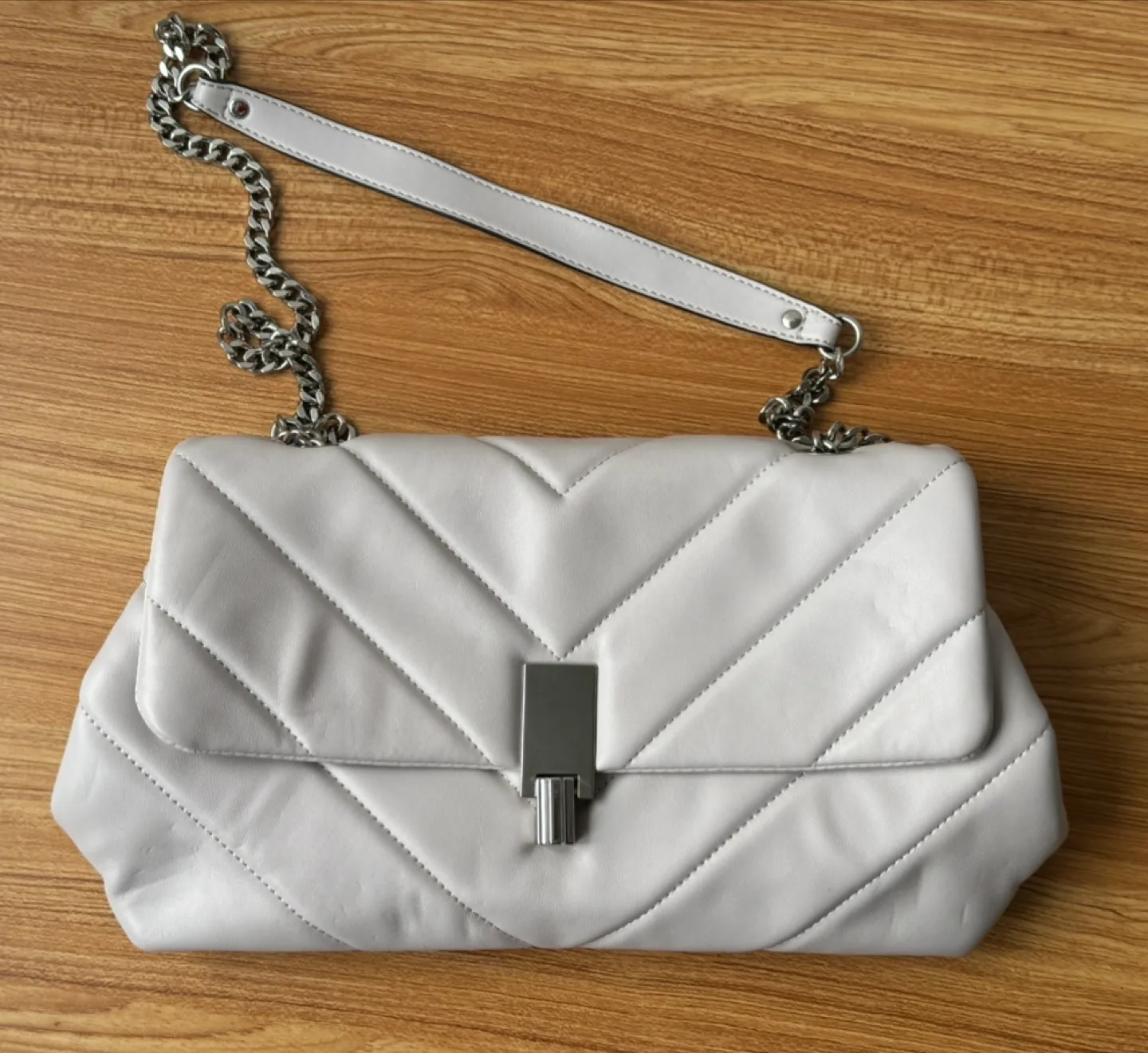 Light grey Chain Bag image indicator(4)