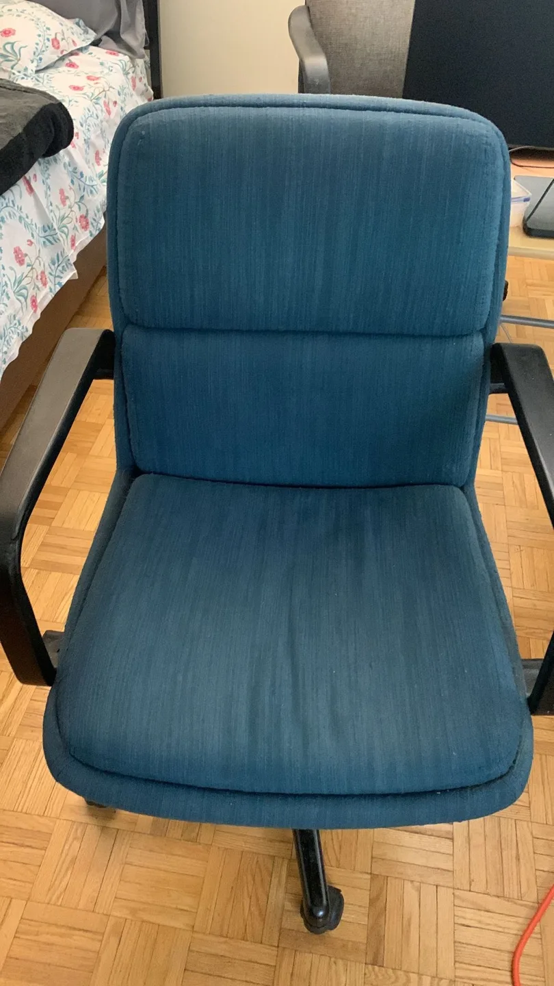 (Moving Sales) Basic work chair thumbnail