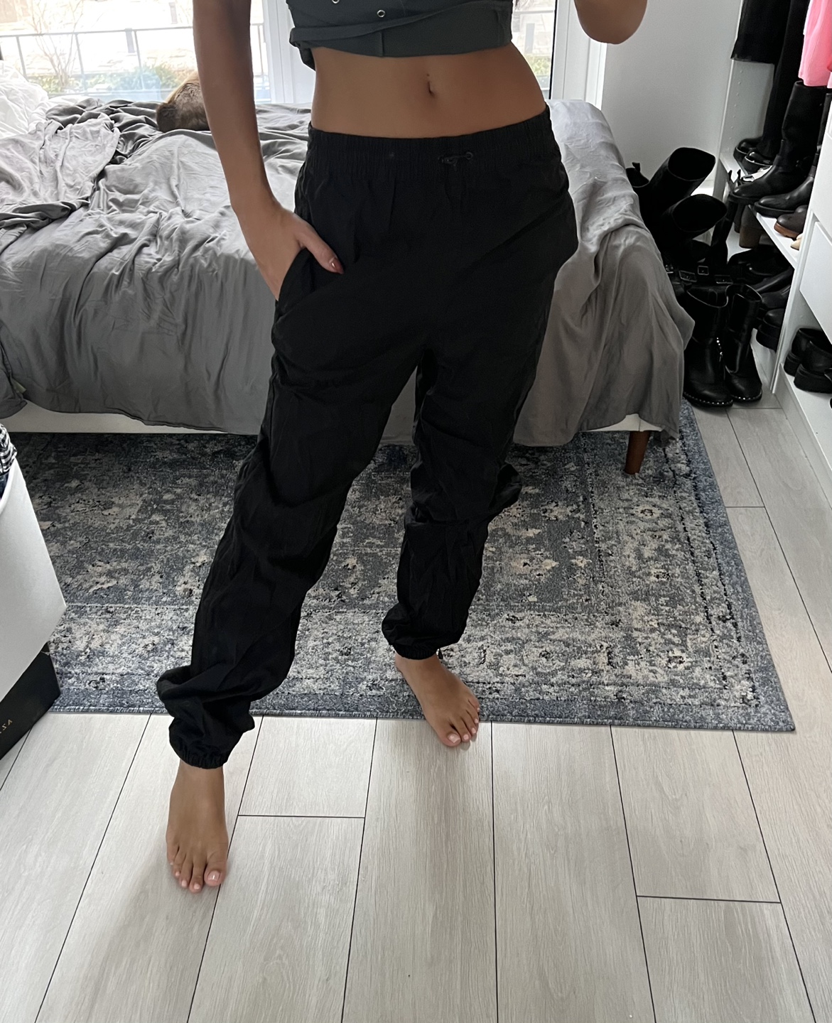 ARITZIA TNA pants - size small