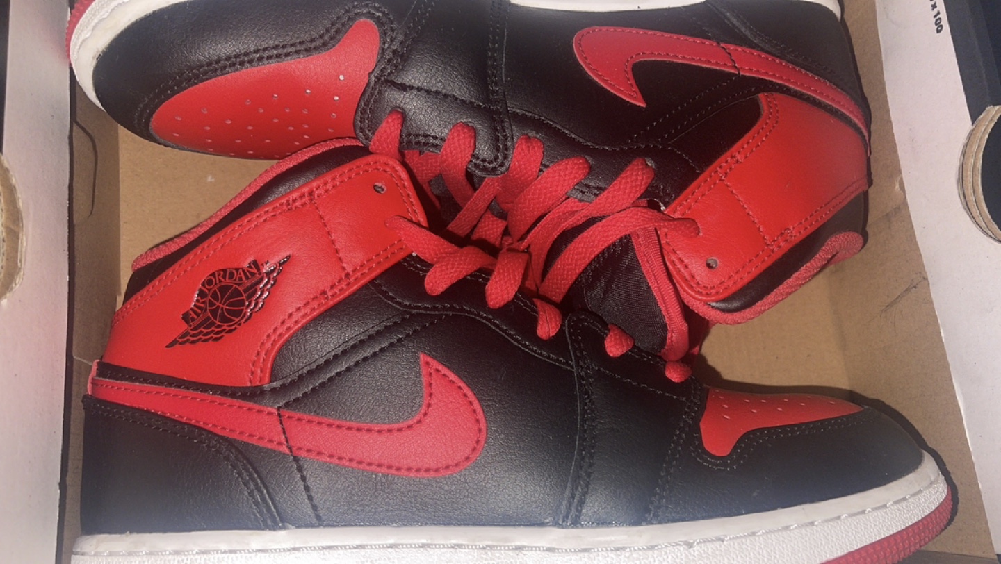Air Jordan 1 Mid GS Black/Fire Red - photo 2