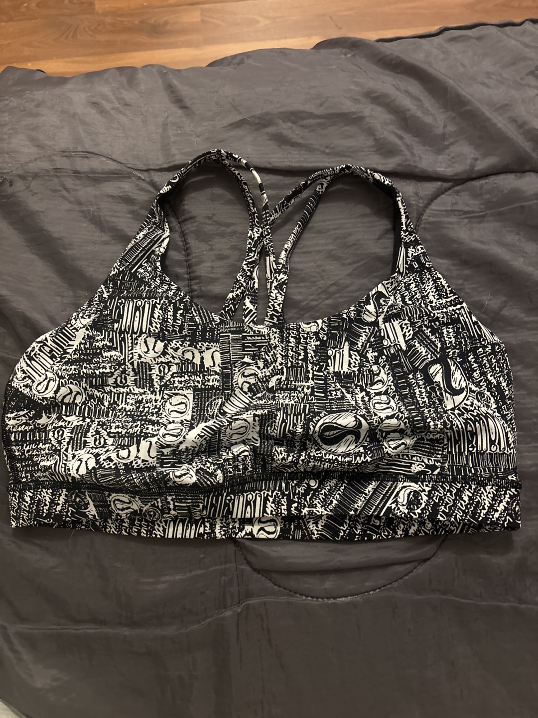 Black and white sports bra #freecycle