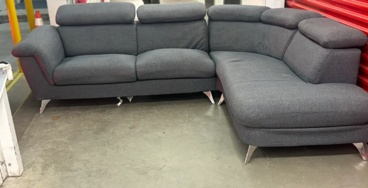Grey Sectional Sofa image indicator(4)