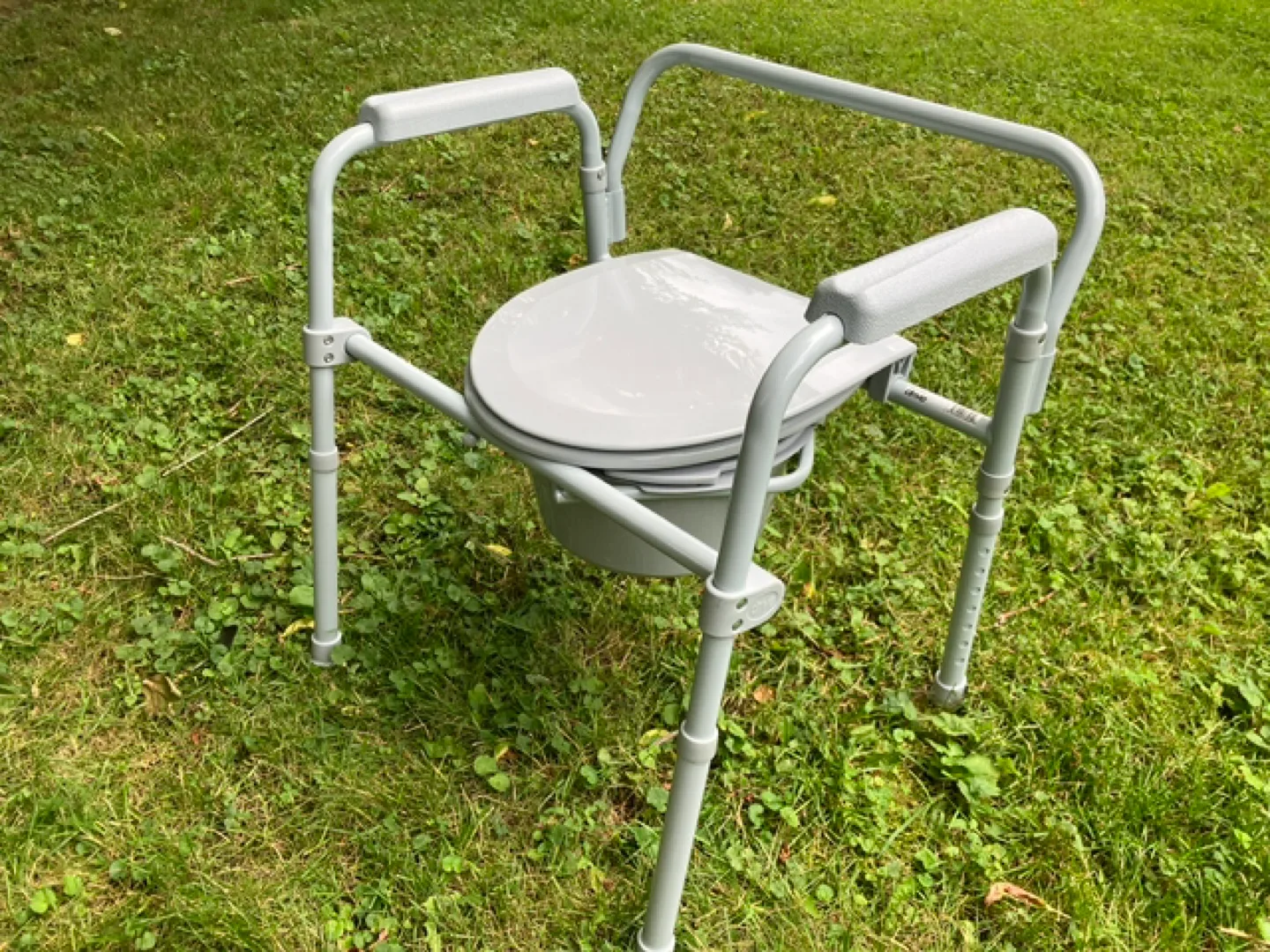 Drive Medical Commode Chair NEW image indicator(2)