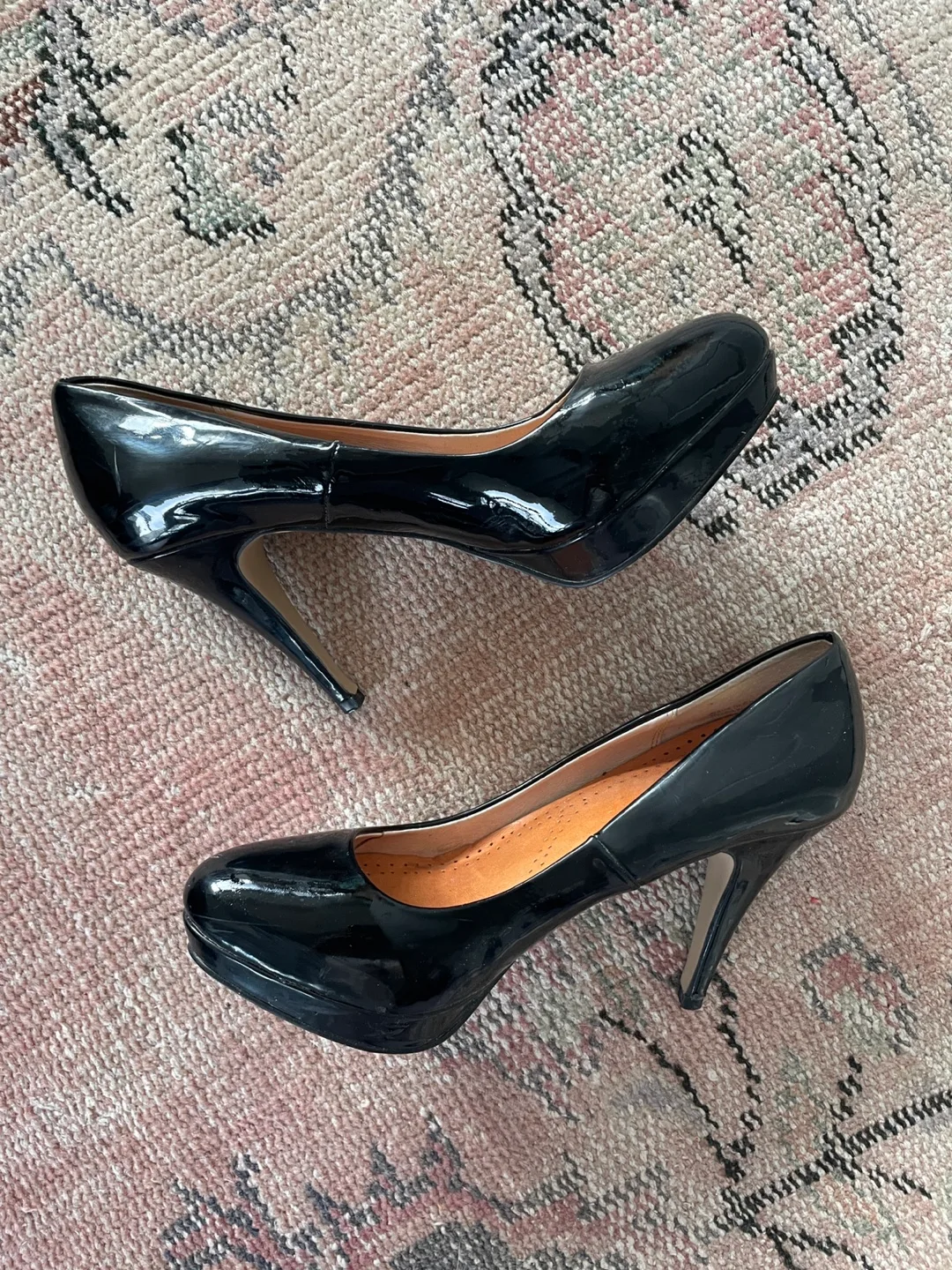 Black Patent Leather Aldo Heels image indicator(3)