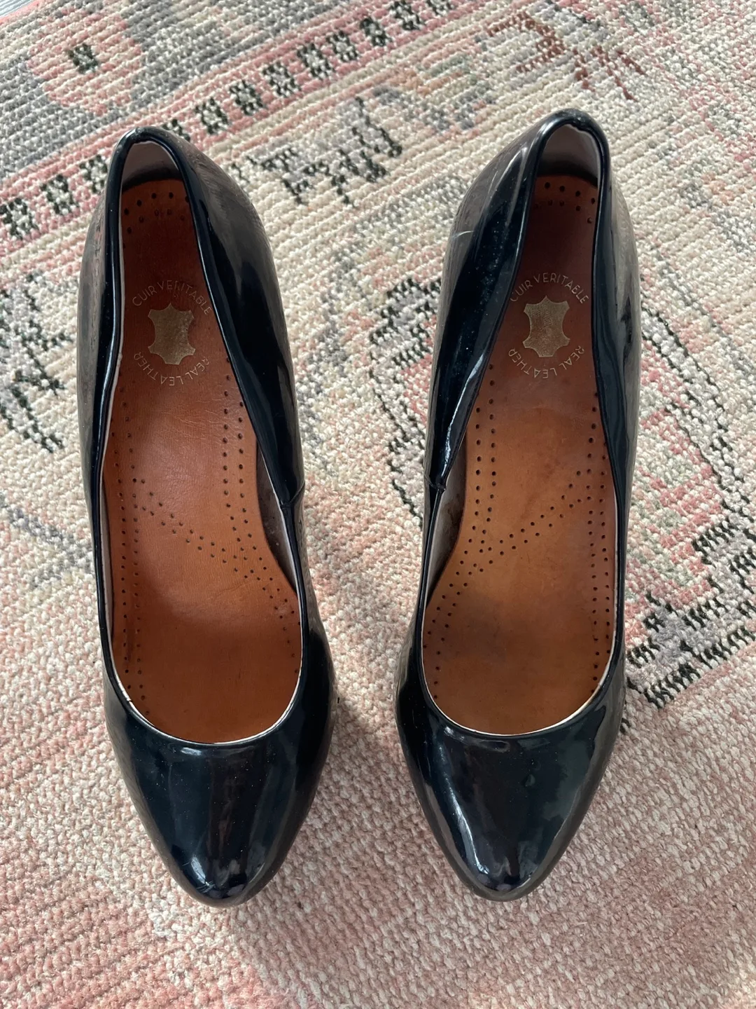 Black Patent Leather Aldo Heels image indicator(2)