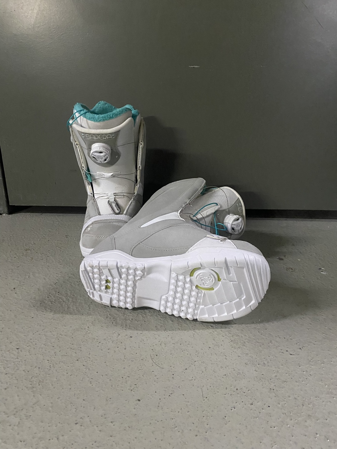 Women’s K2 Sapera BOA snowboard boots size6 - photo 3