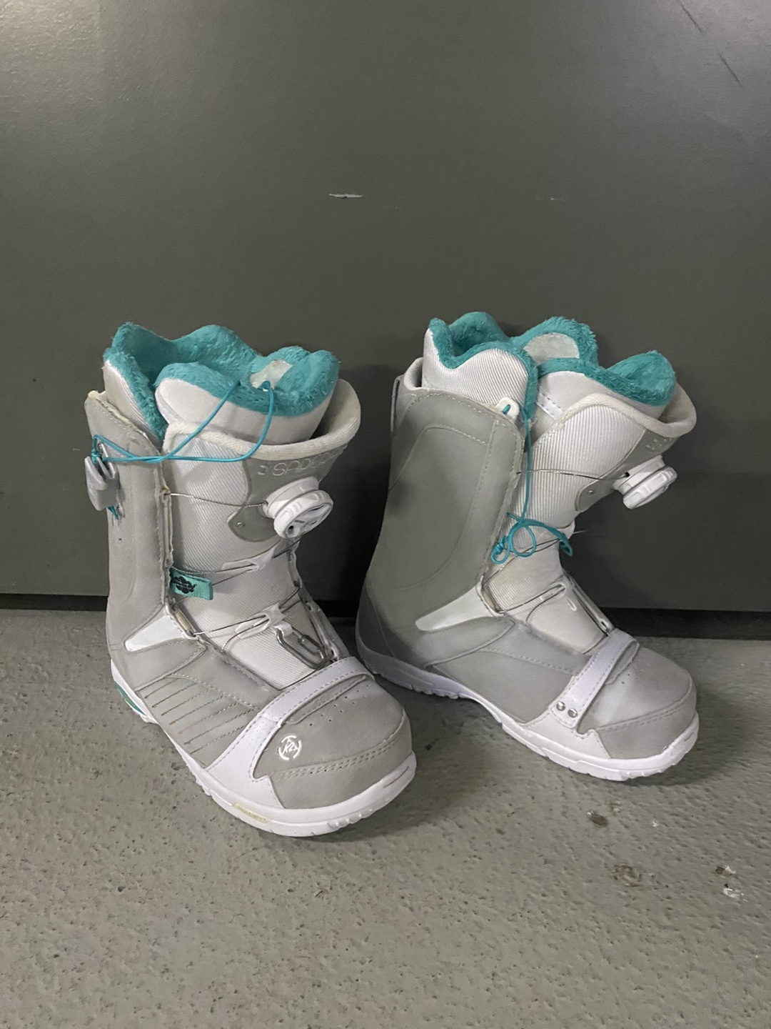 Women’s K2 Sapera BOA snowboard boots size6