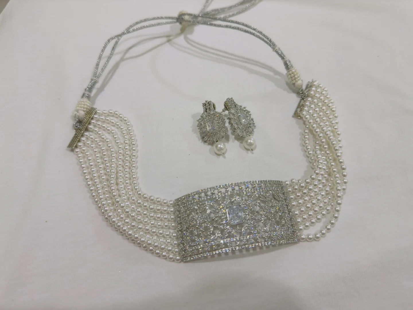 Pearl Choker Necklace Set with Earrings thumbnail