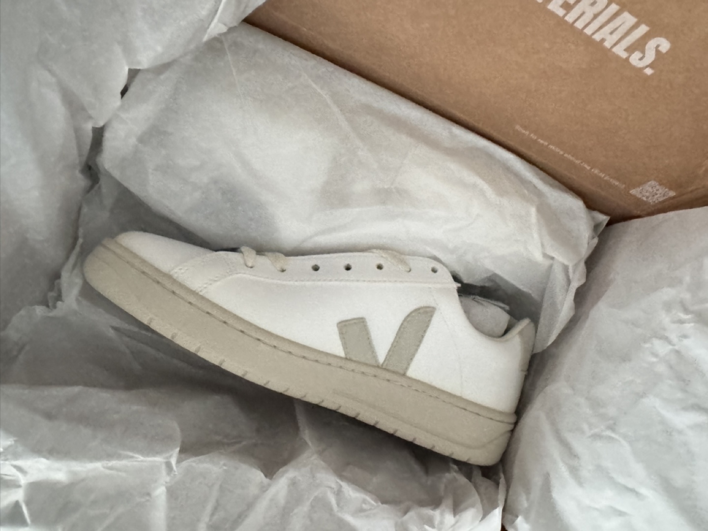 Veja V-10 White Natural Sneakers Size US 6