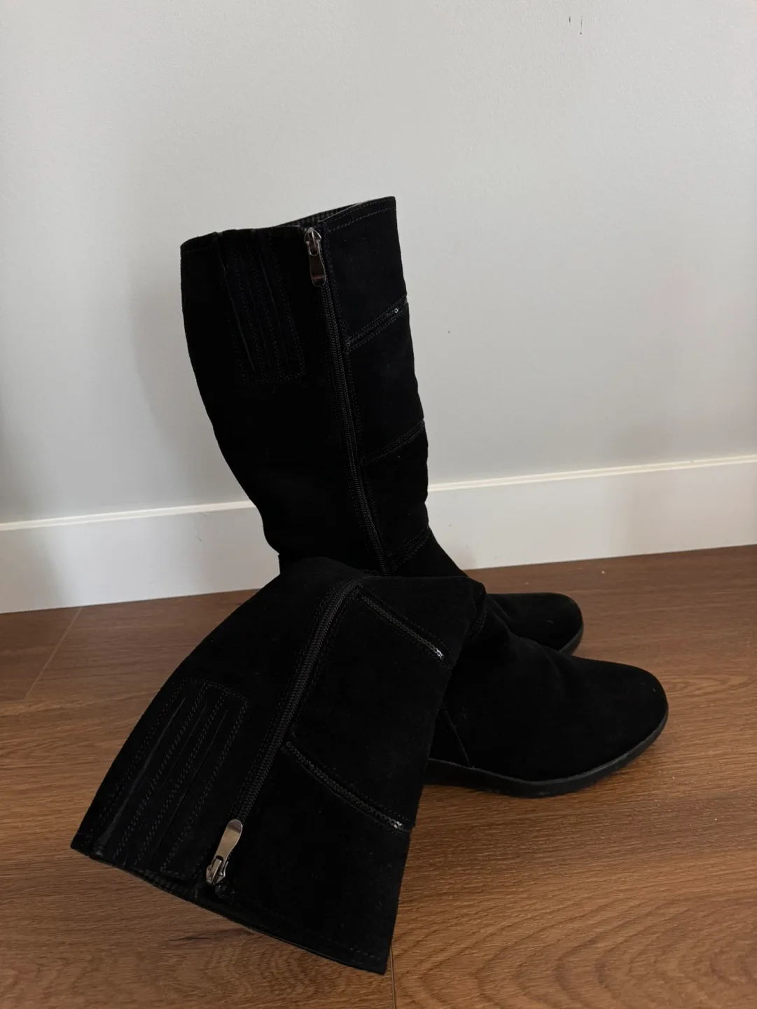Woman Black Winter Boots Size 9-9.5 image indicator(3)