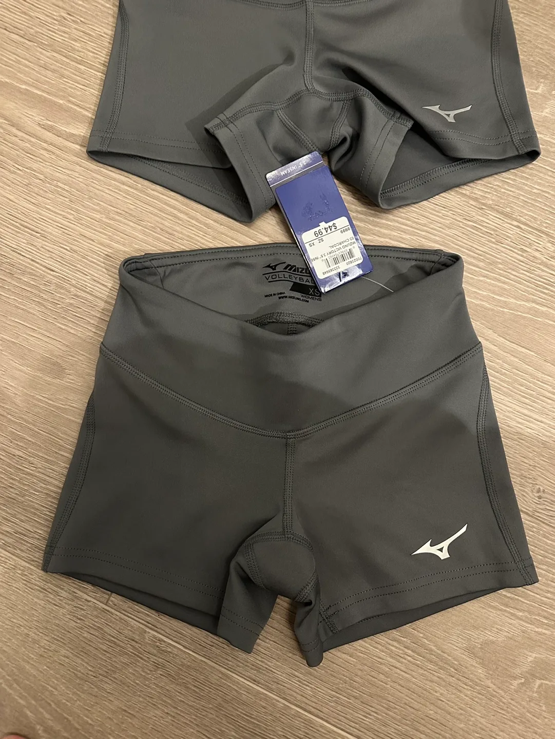BNWT Mizuno Volleyball Shorts image indicator(3)