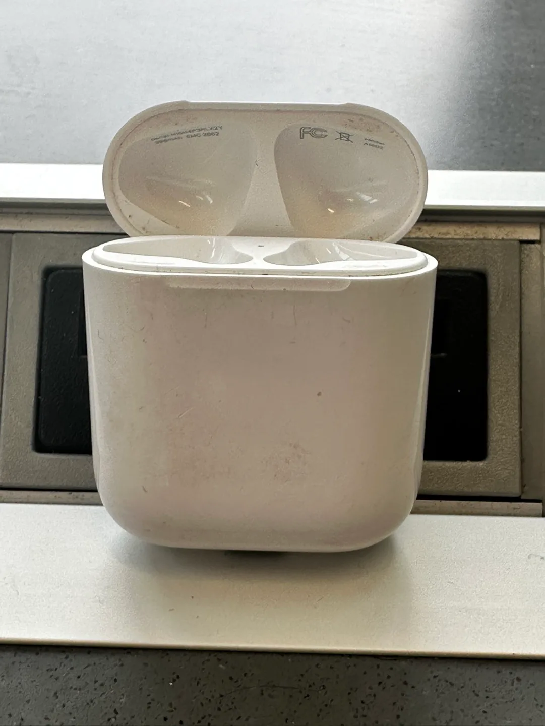 Apple Airpods Charging Case image indicator(2)