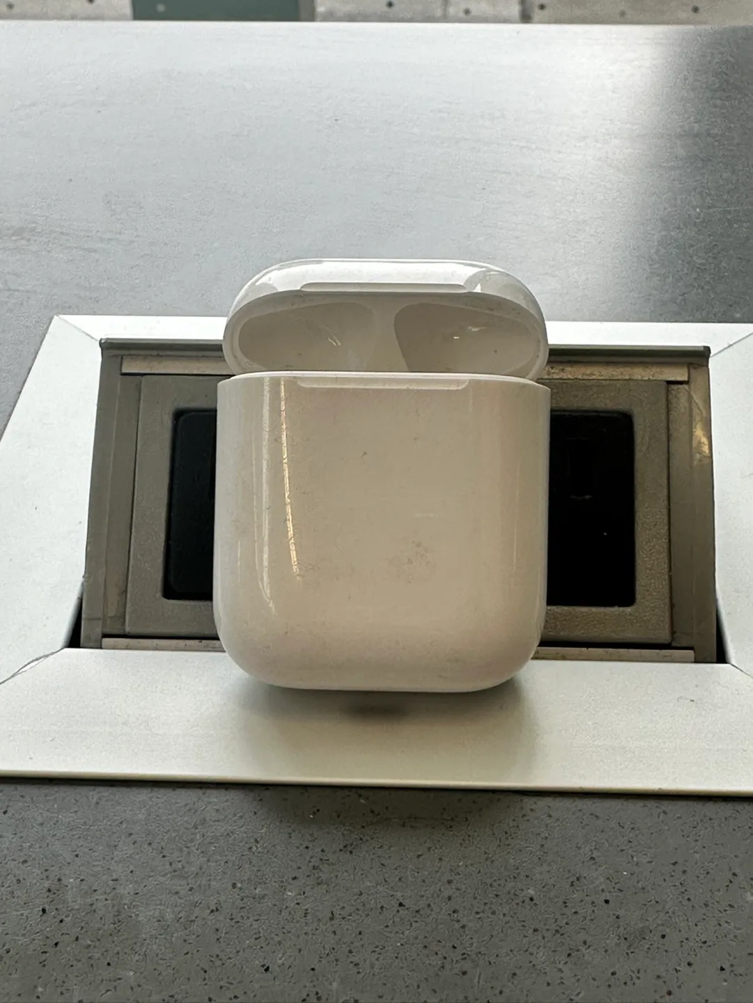 Apple Airpods Charging Case image indicator(4)