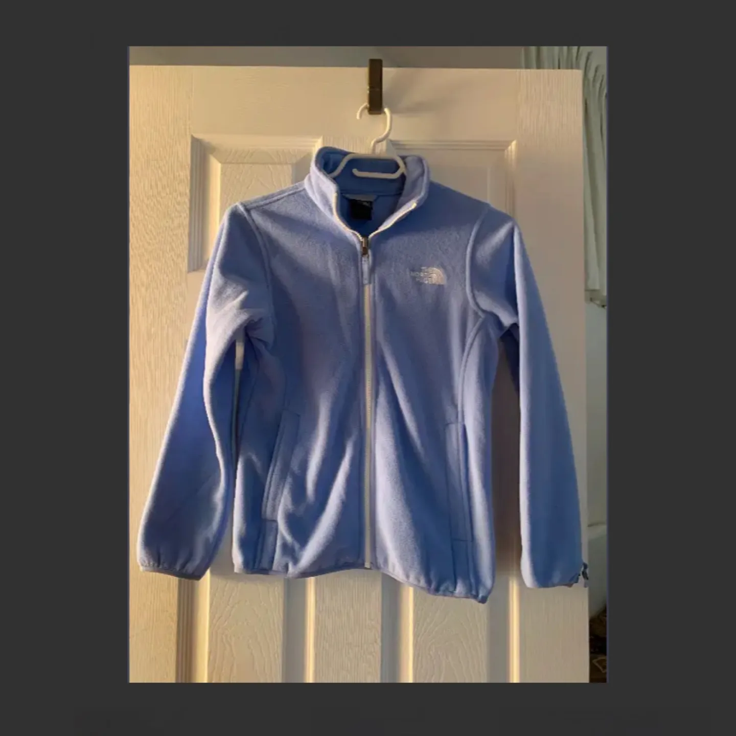 NEW North Face Unisex 2 pc Ski/ Winter Jacket and Fleece Set image indicator(4)