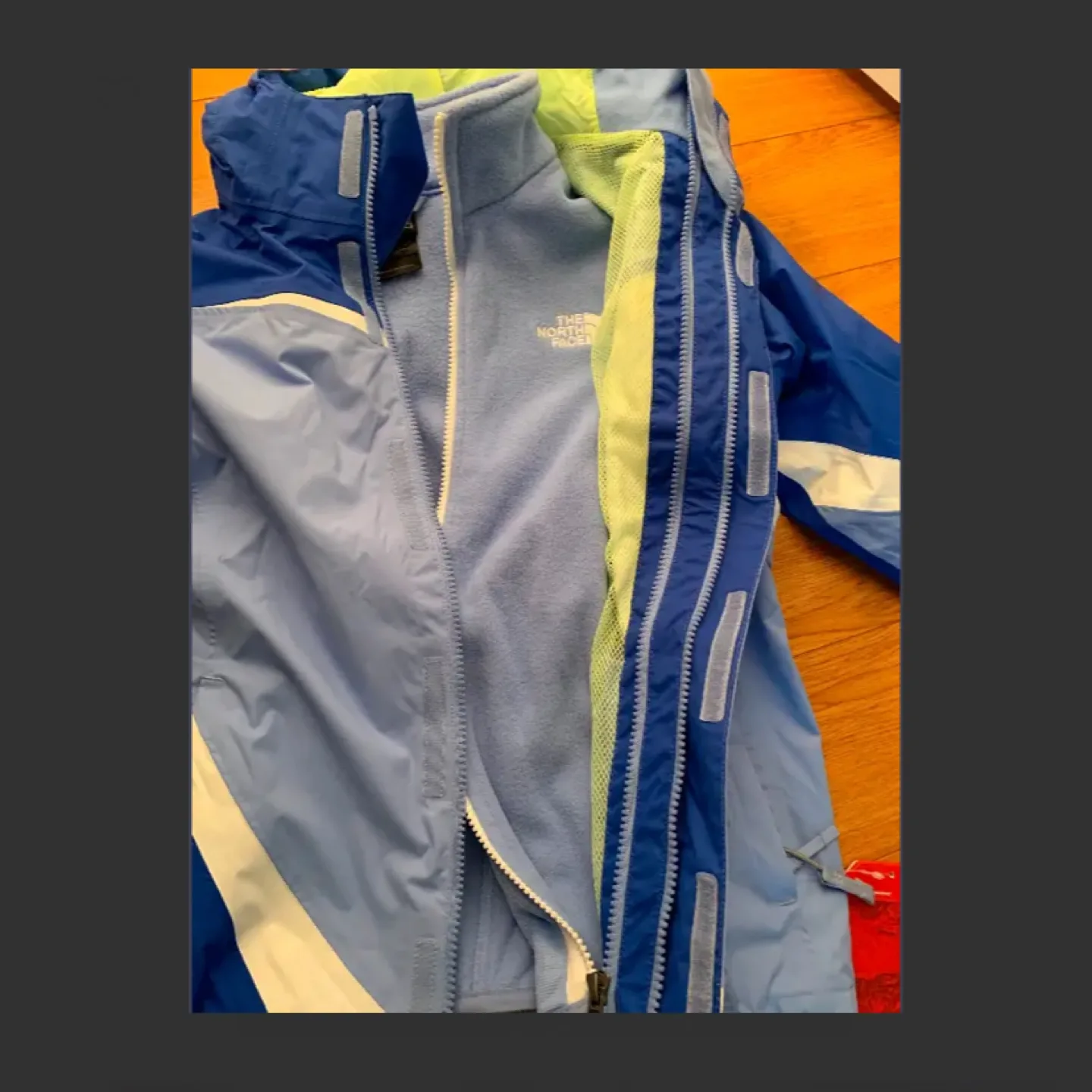 NEW North Face Unisex 2 pc Ski/ Winter Jacket and Fleece Set image indicator(5)