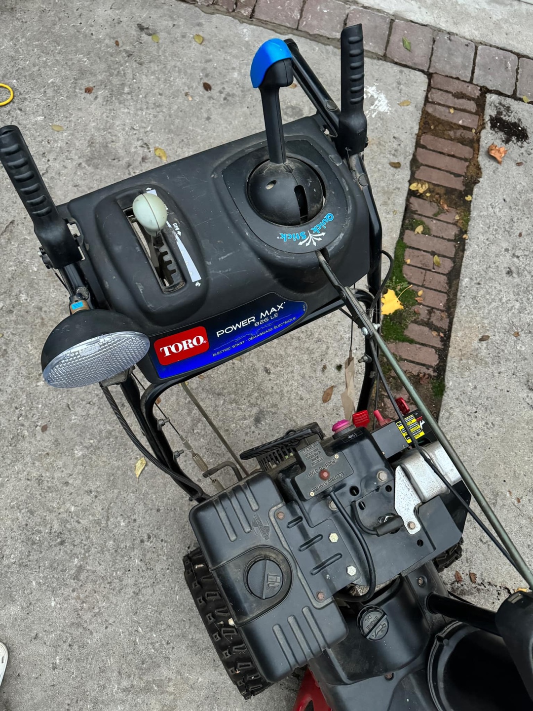 Toro Powermax 826 LE snowblower - photo 3