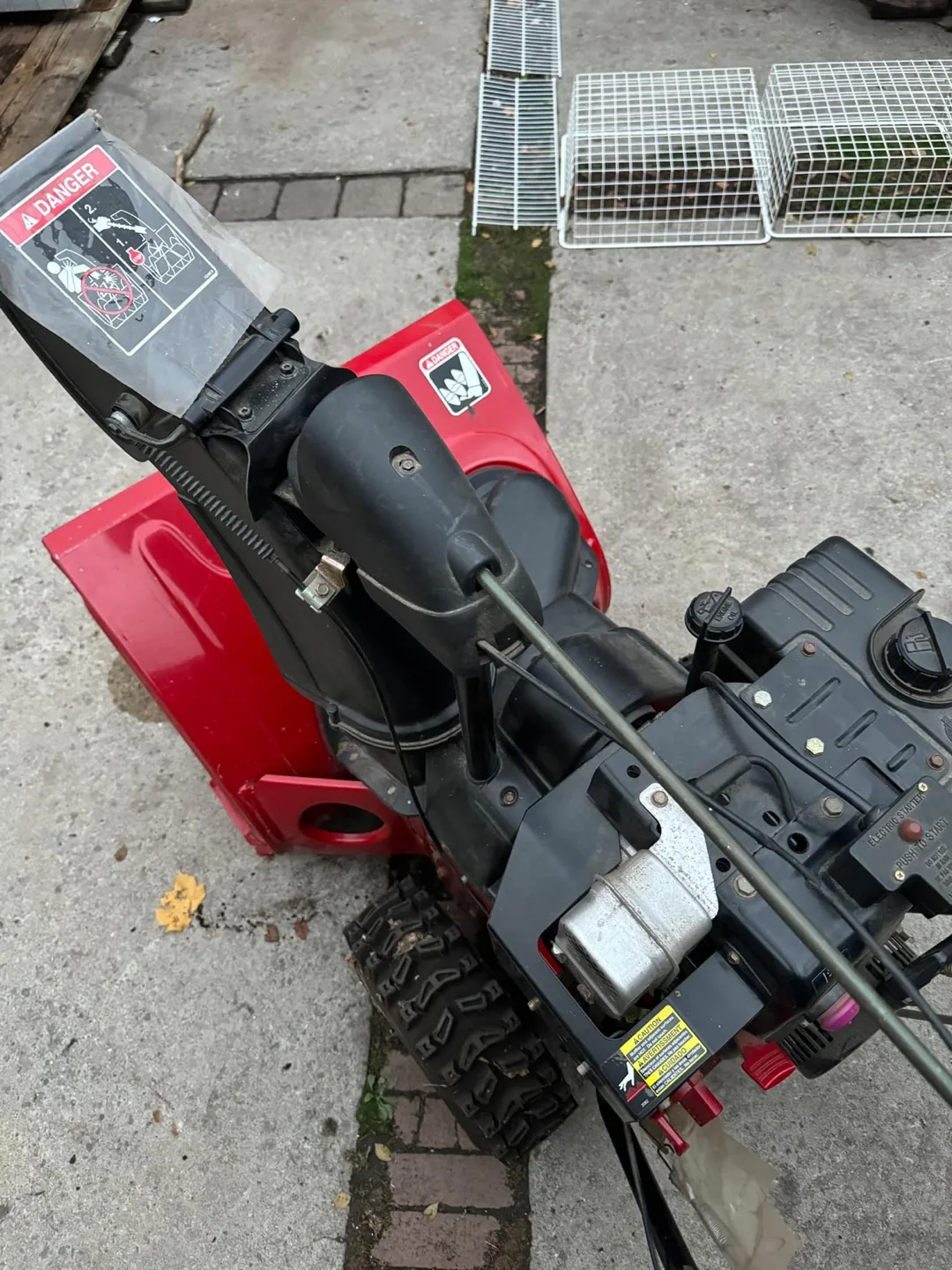 Toro Powermax 826 LE snowblower thumbnail