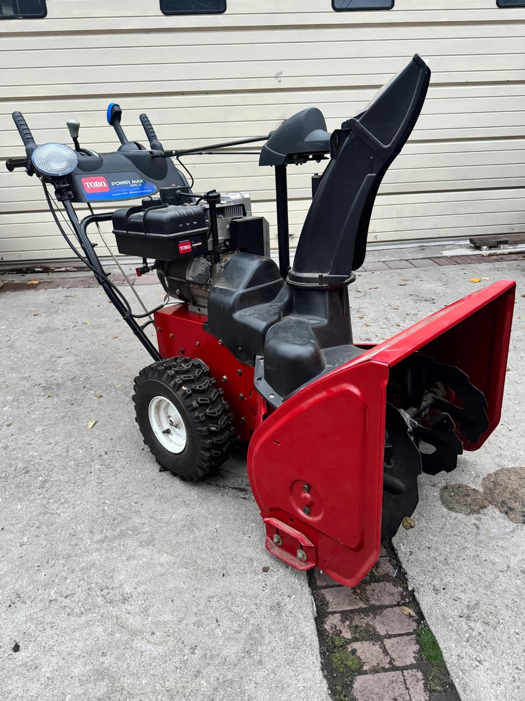 Toro Powermax 826 LE snowblower - photo 4