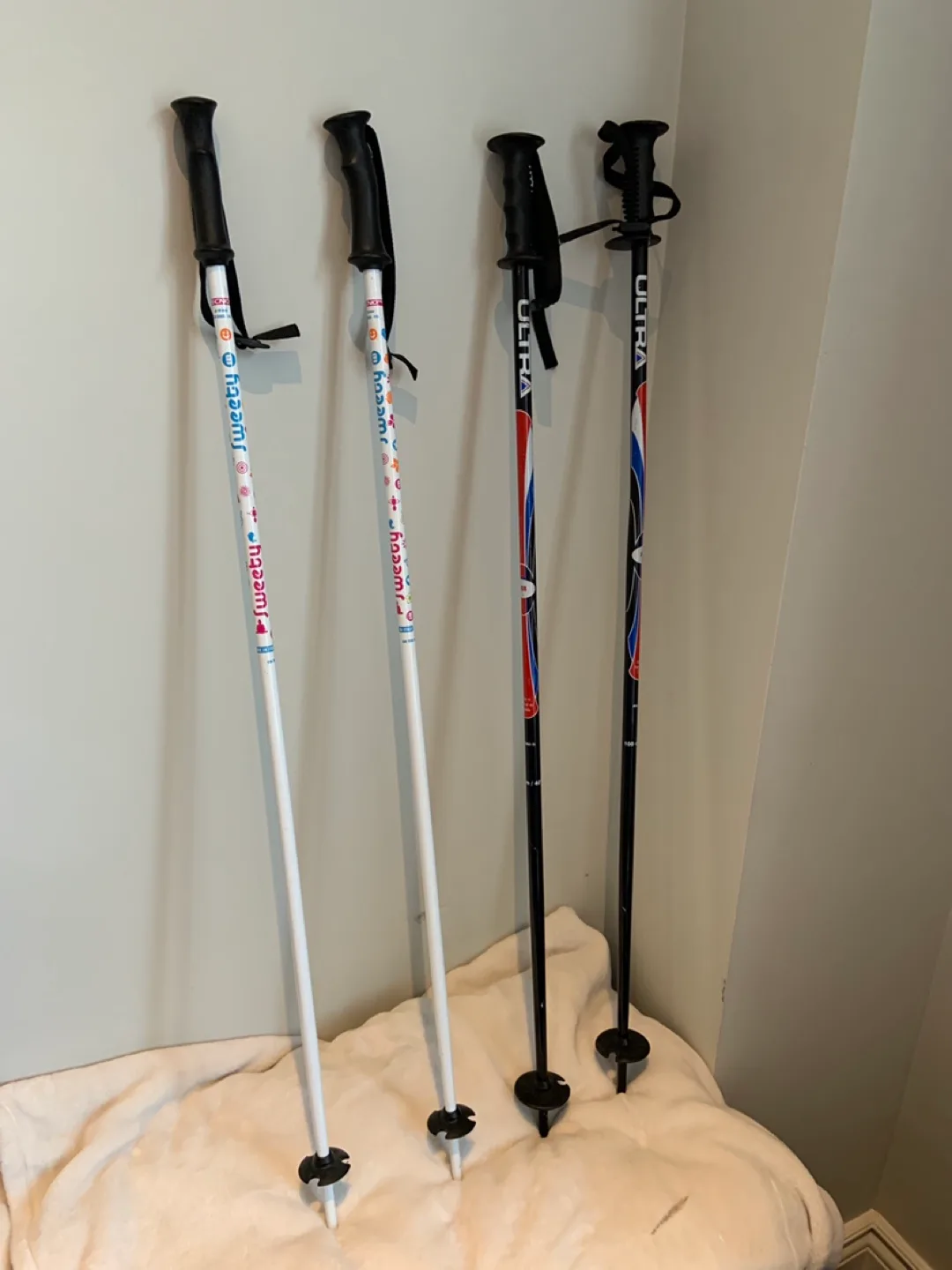 Kids Ski Set - Helmets, Goggles & Ski Poles image indicator(3)