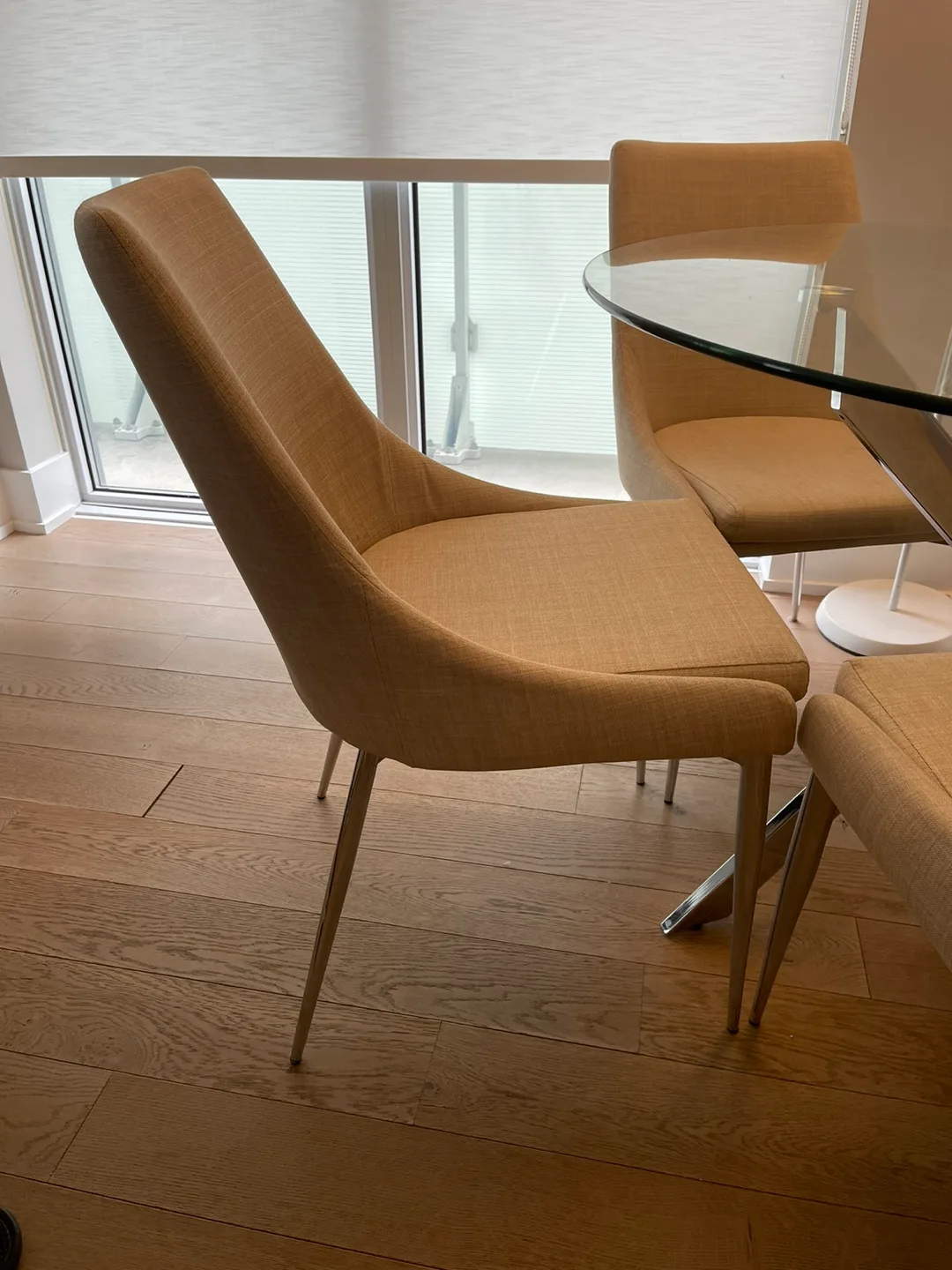 Glass dining table and four chairs image indicator(3)