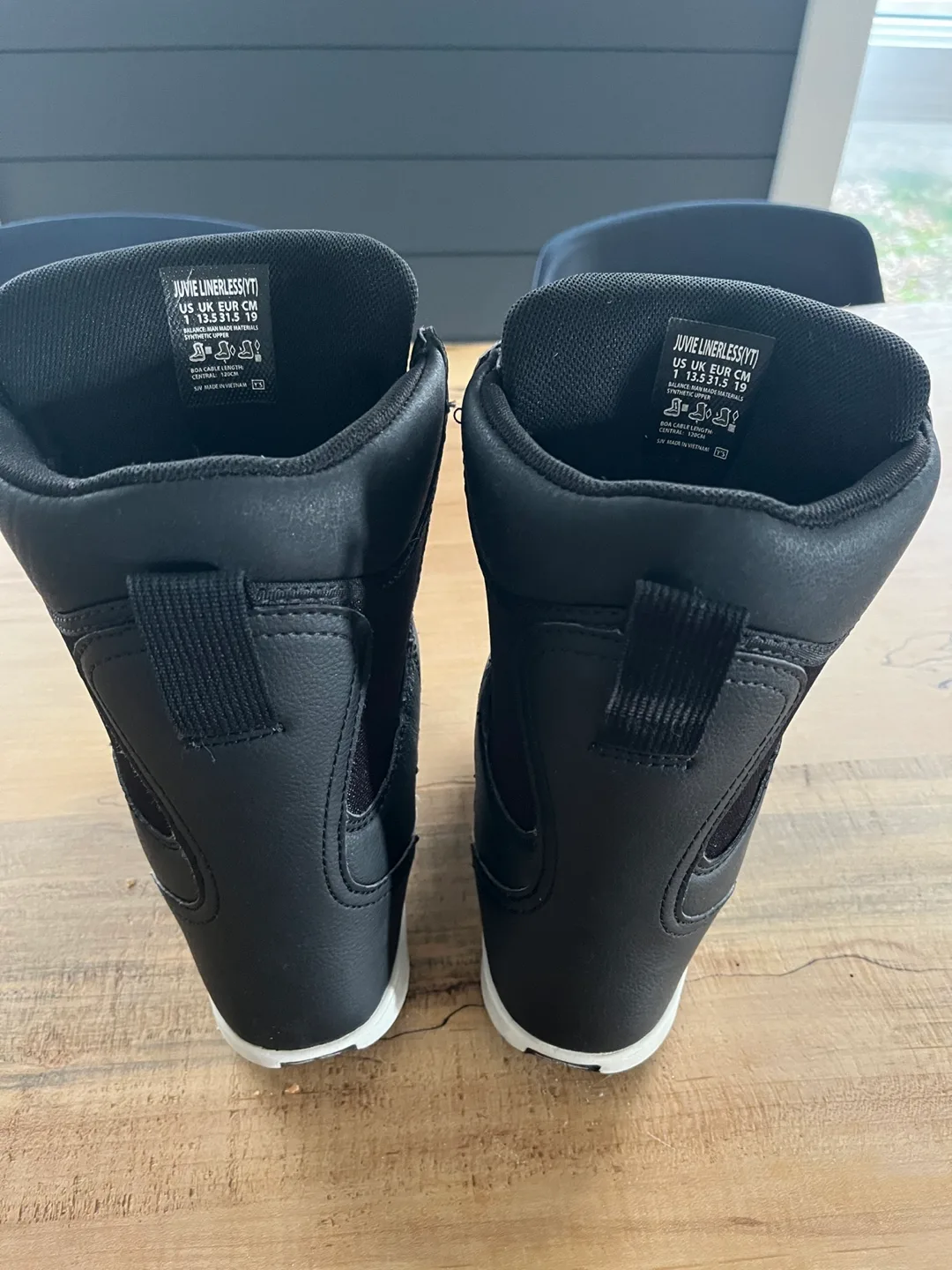 Size 1 Vans Juvie Linerless BOA Snowboard Boots image indicator(3)