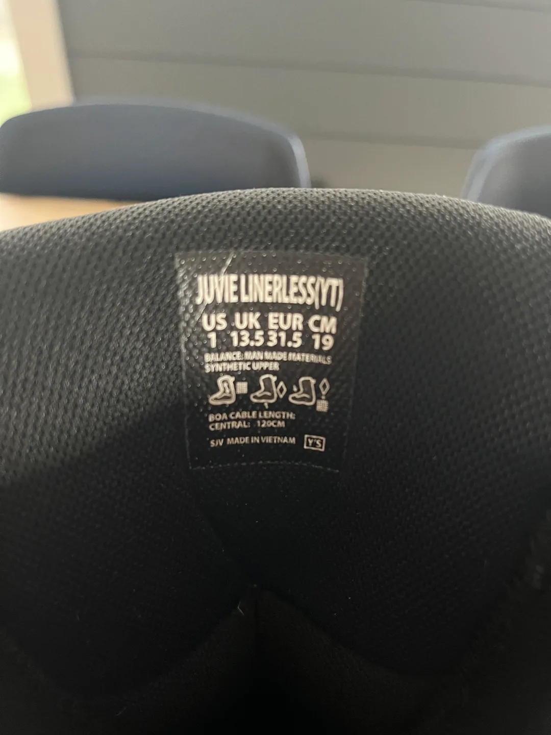 Size 1 Vans Juvie Linerless BOA Snowboard Boots image indicator(4)