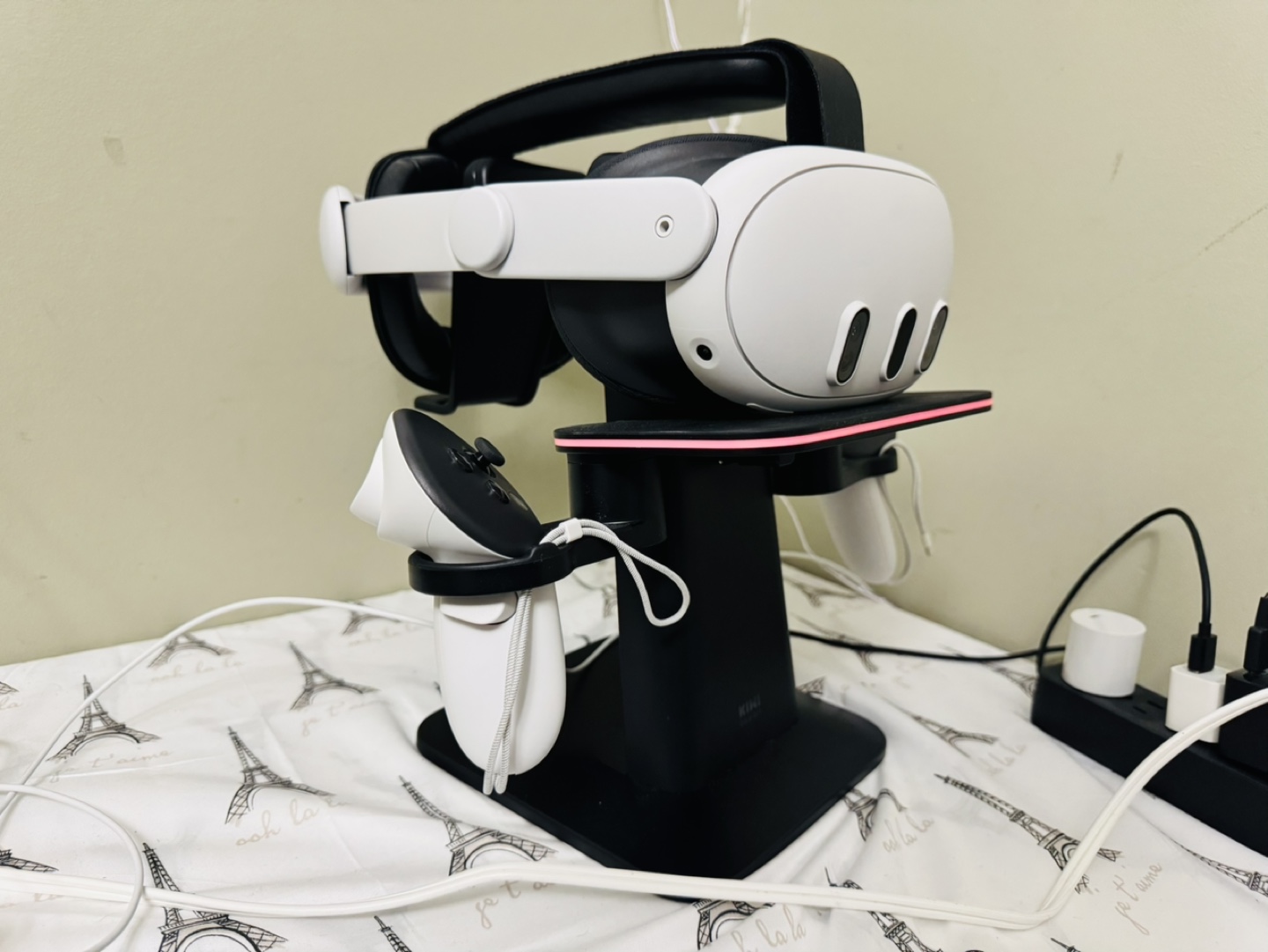 Meta Quest 3 VR Headset with extra accessories wireless charger