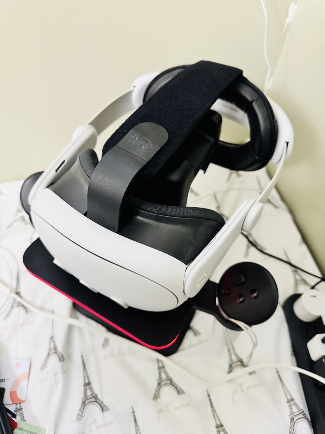 Meta Quest 3 VR Headset with extra accessories wireless charger - photo 3
