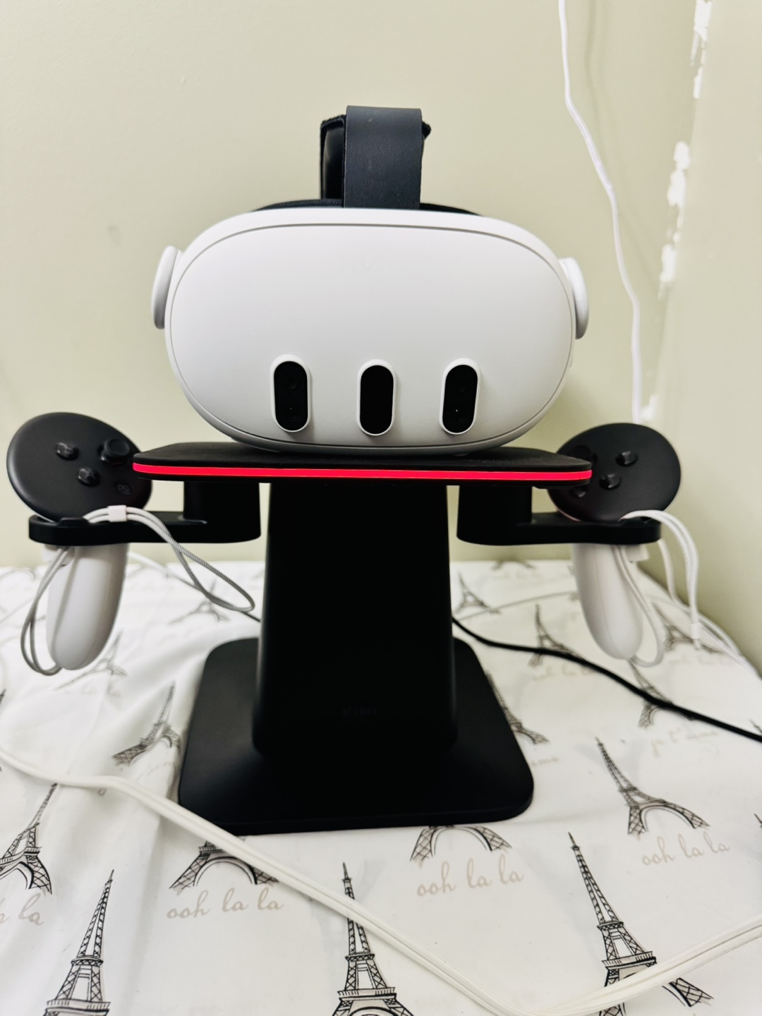Meta Quest 3 VR Headset with extra accessories wireless charger - photo 2