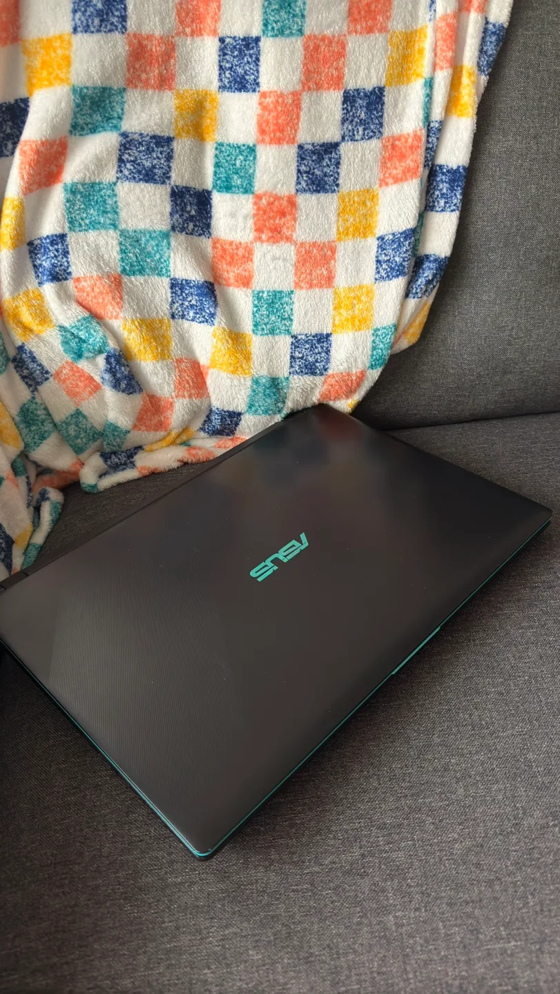 Asus Vivobook Laptop image indicator(2)