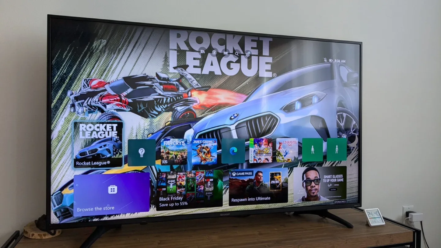 Xbox Series S + 2 controllers image indicator(4)