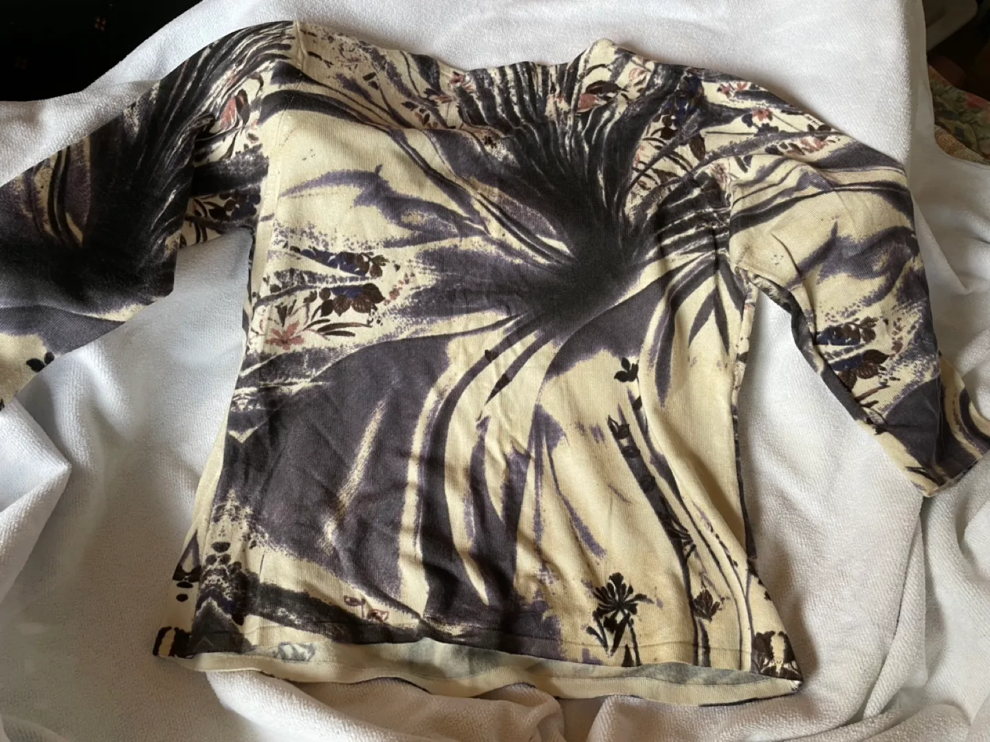 Chagall V-neck Top with Rhinestones image indicator(6)