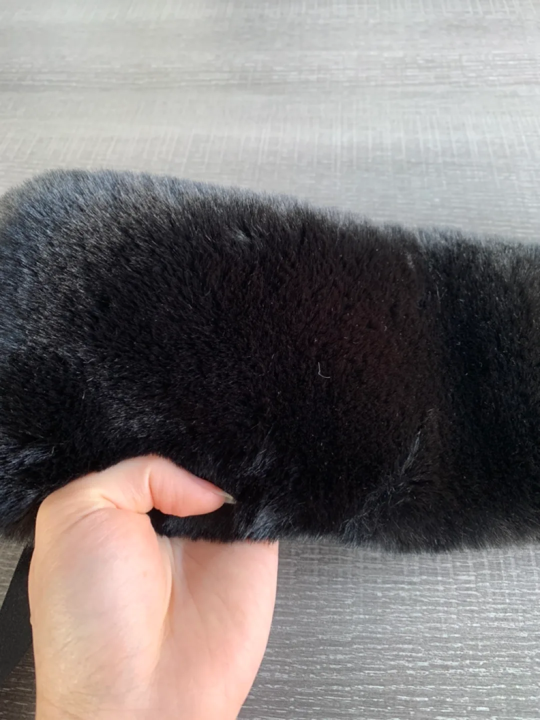 Urban Outfitters Faux Fur Neck Warmer❄️ image indicator(2)