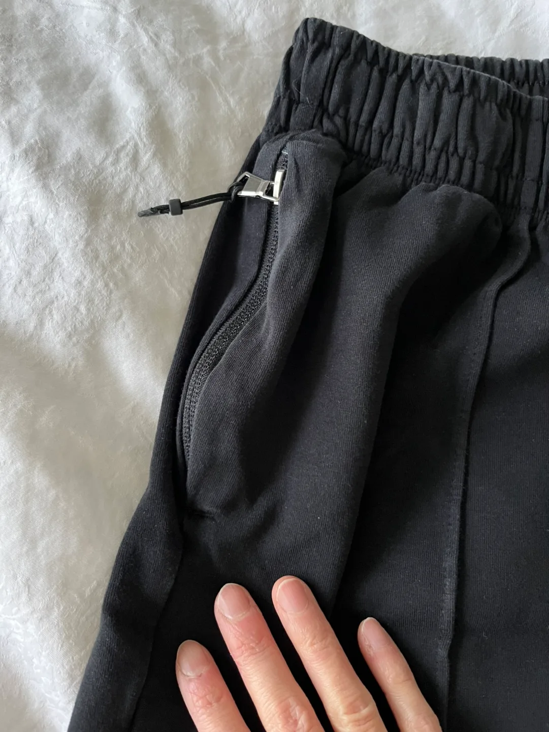 Womans fleece joggers with zippered pockets  Size Medium image indicator(3)