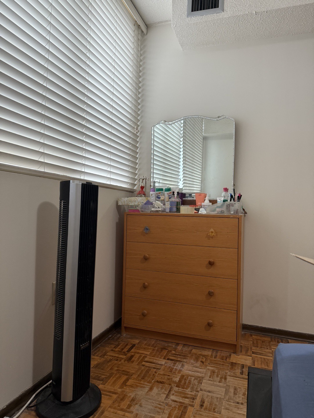 Wooden dresser with mirror attached - photo 2