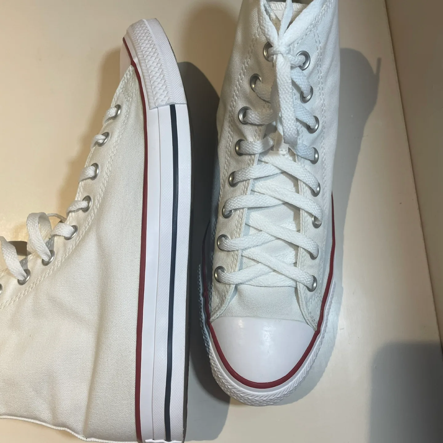 White Converse Chuck T'sAll Star ,High Top size 10 image indicator(2)