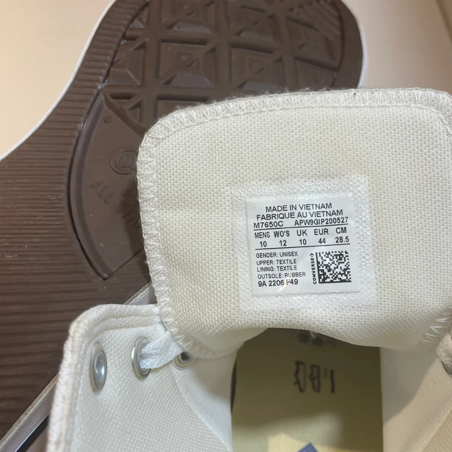 White Converse Chuck T'sAll Star ,High Top size 10 image indicator(3)