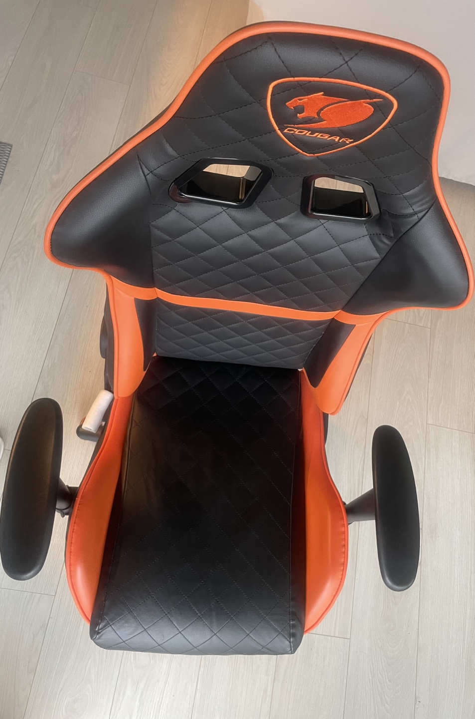 COUGAR Gaming Chair - Great Condition